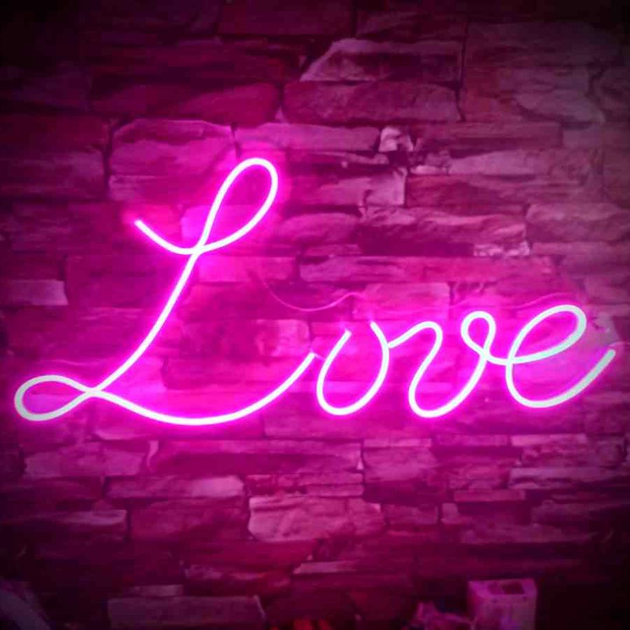 Love en Neón Flex Fucsia